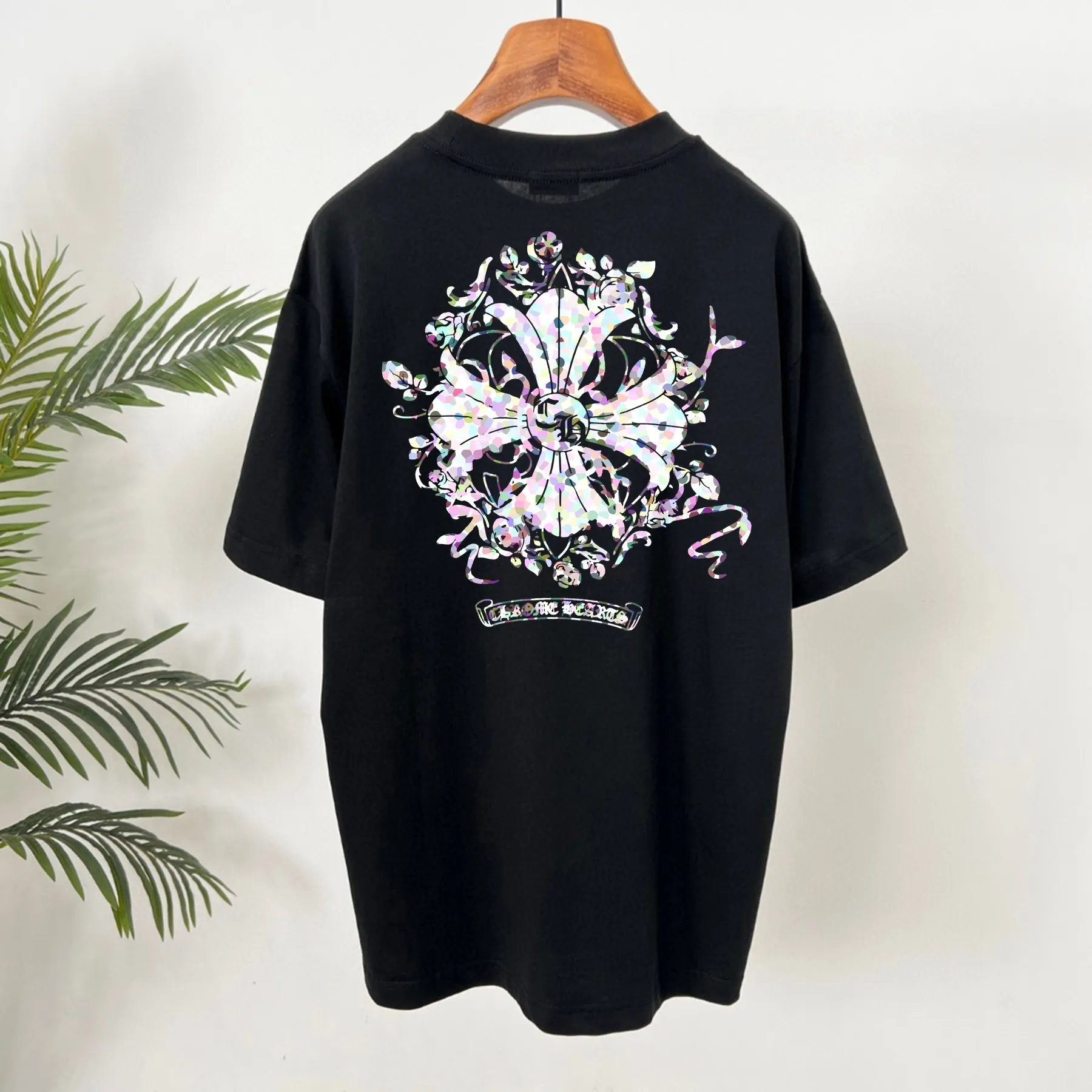🅿️190 Crow Heart’s new summer T-shirt! This Sanskrit cross printed round neck short sleeves is simply a must-have for fashionistas. Salona cotton fabric is super comfortable, soft and skin-friendly, and has excellent breathability, making it perfect for summer wear. The Sanskrit cross print design on it is amazing, full of mystery and high-end, and the details are so exquisite that it makes people scream. It is worthy of Kroxin, and it vividly interprets the trend and personality. The loose fit is super friendly to all body shapes, covers the flesh and is comfortable, and looks good no matter how you wear it. Pair it with jeans and you'll look cool on the street. Pair it with sweatpants and you'll instantly look energetic and trendy. When you wear it and go out, you will feel like you are the spokesperson of fashion, and it will definitely turn heads. Color: Black White Red Size: S-2XL